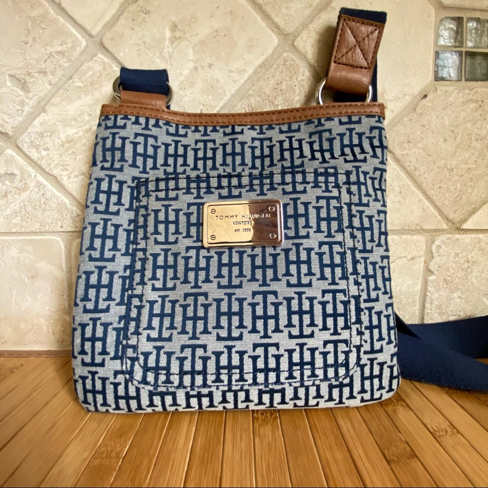 Tommy Hilfiger Crossbody Over Shoulder Bag Purse